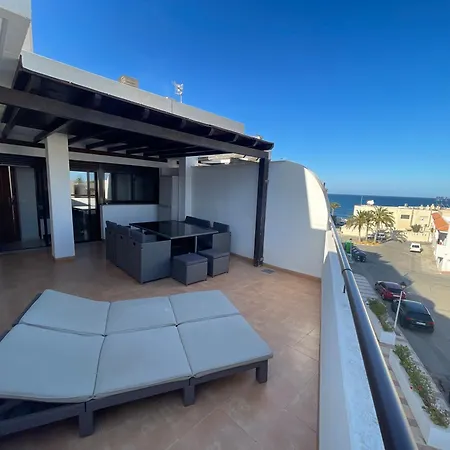 Atico Con Terraza Y Vistas En